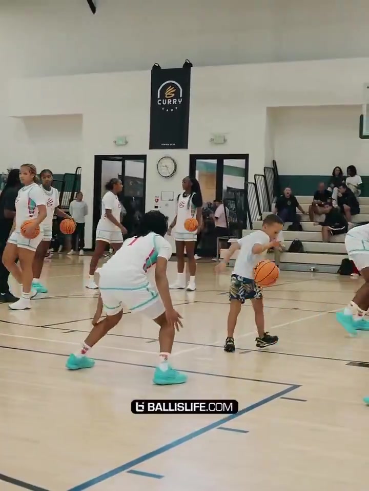 卡农-库里在老爸训练营表现亮眼 假动作晃趴小球员&amp;篮下连续命中