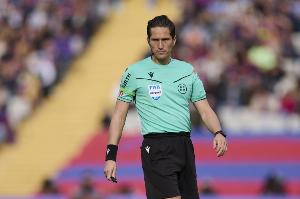 0人入选世俱杯❌️西媒：FIFA重拳整治西甲主裁 严重质疑业务能力