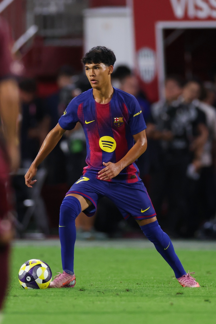 pg电子官网-记者：切尔西、曼城和多特有意巴萨小将德罗，球员预计冬窗离队