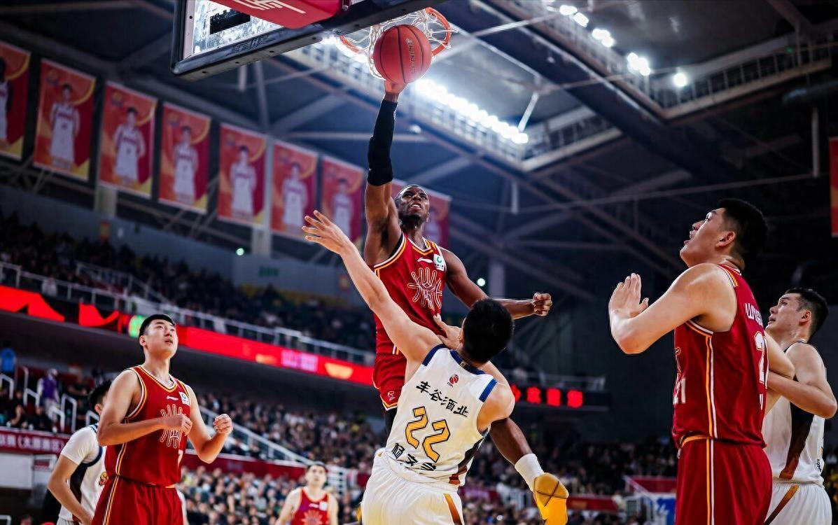 pg电子登录-杜锋有眼光！2米26中锋又成水货，和周琦没法比，场均仅5.4分