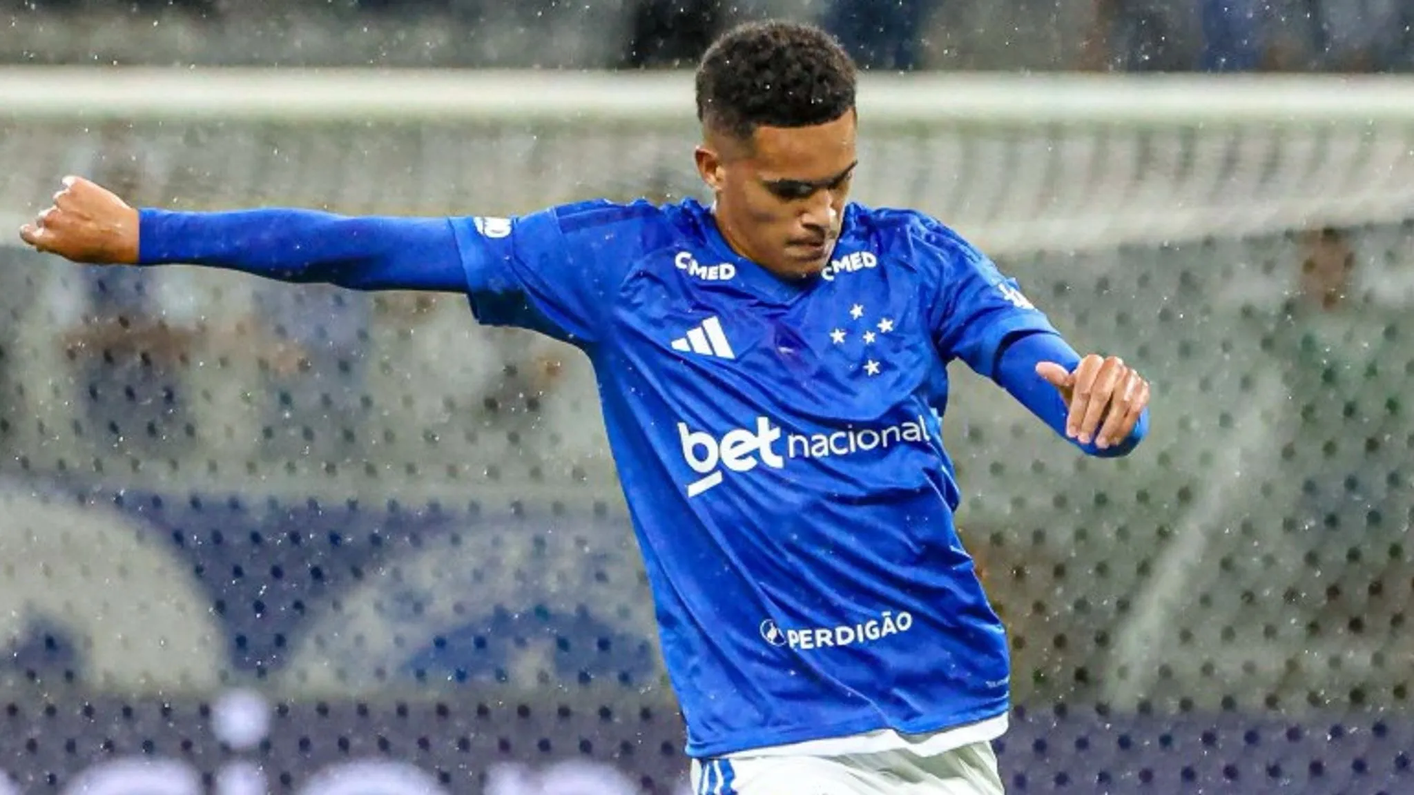 pg电子-自官宣今夏将转会多特后，17岁普拉特斯未再为克鲁塞罗出场